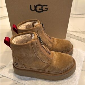 UGG Kids Neumel Platform Zip Suede Chestnut Boot Size 3